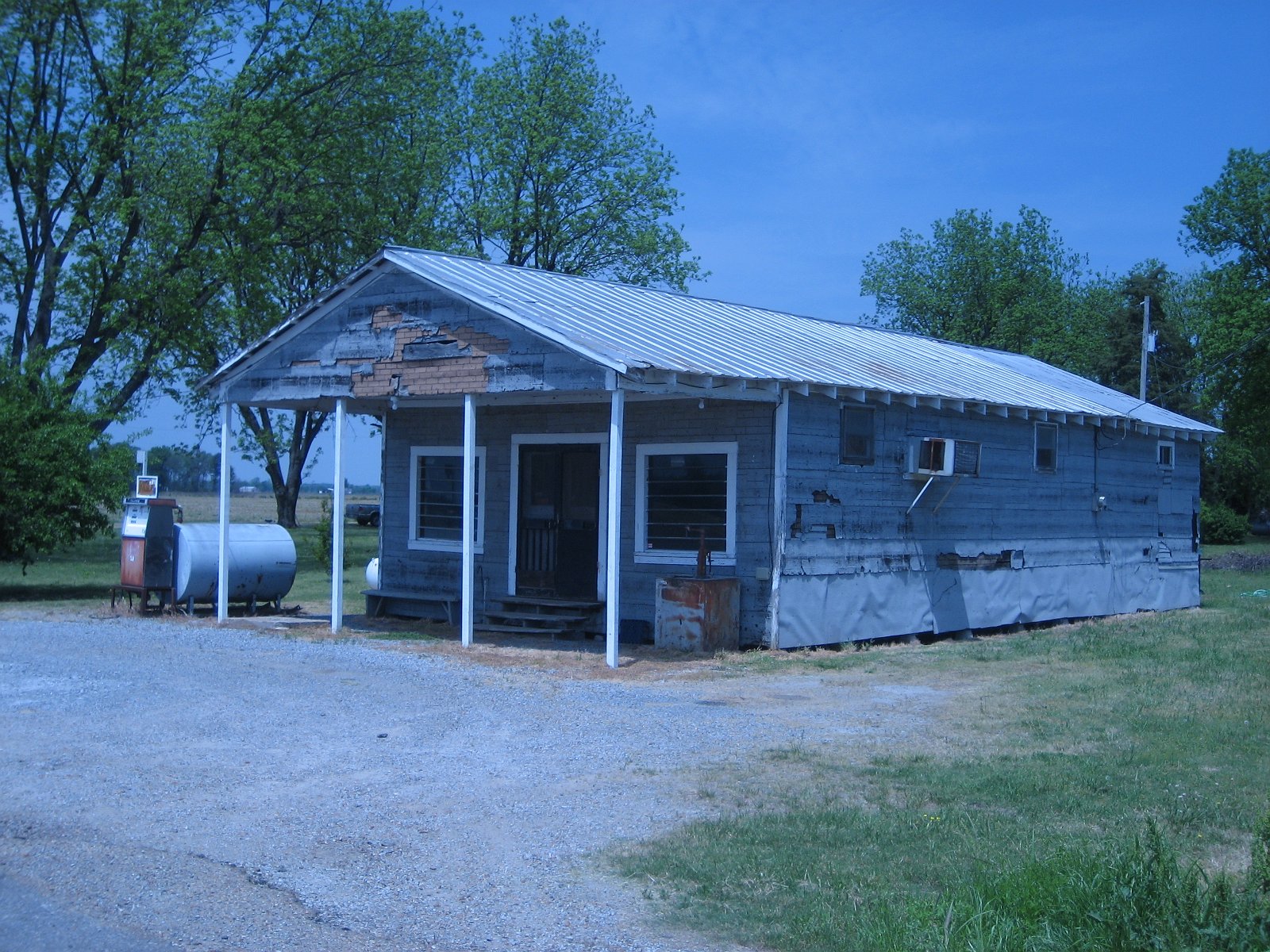 Leland-BradWard_24.jpg - The old Fratesi Store, 3 miles south of Leland off of old Highway 61.