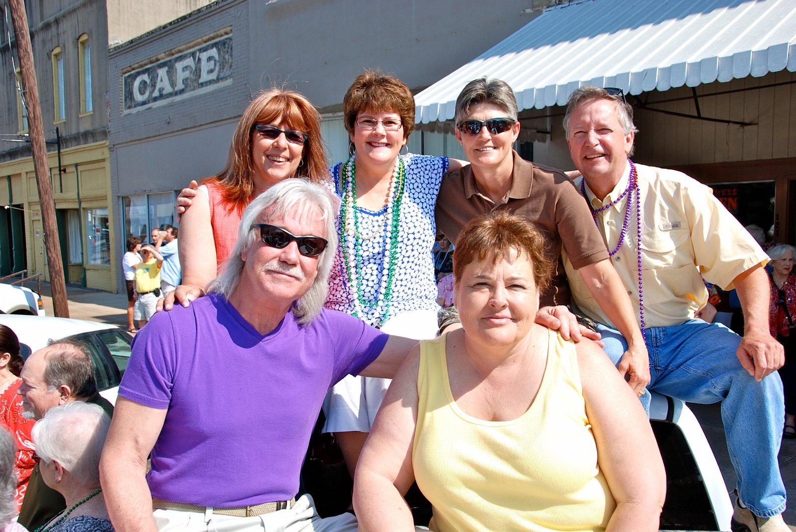 Top Susie Mc Daniel Mathias, Cindy Carollo Peterson, Kathy Gower, Peter Jones, bottom Richard Webb Class of 1974.JPG