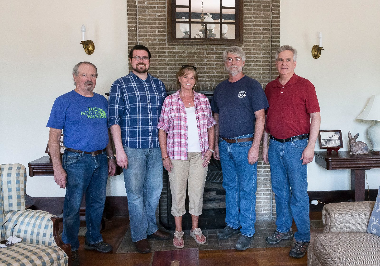 LHS2015Reunion005.jpg - At the old Upshur home place.  Bud Lafoe, Thomas LaFoe (son of Lynn & Bud), Lynn (Upshur) LaFoe, Bob Upshur, and Littleton Upshur.